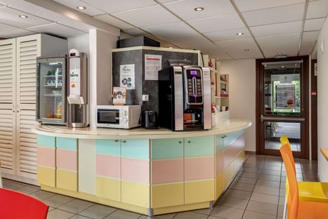 Daily buffet breakfast (EUR 6.20 per person)