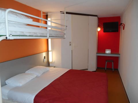 Standard Room, Multiple Beds (1 Double and 1 Single bed) | Premium bedding, desk, blackout drapes, iron/ironing board