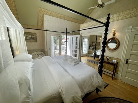 Room, Private Bathroom (Everil- Breakfast Included ) | Individually furnished, iron/ironing board, free WiFi