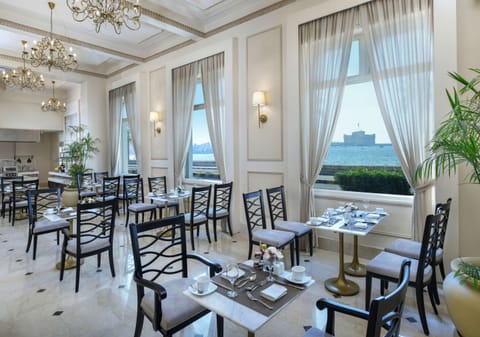 2 restaurants; breakfast, lunch, and dinner served