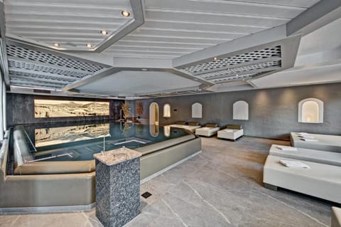 Sauna, steam room, body treatments, aromatherapy, hot stone massages