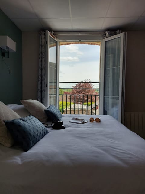 Double Room | Desk, free WiFi, bed sheets