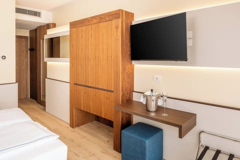 In-room safe, desk, blackout drapes