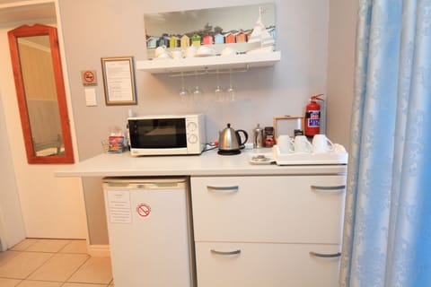 Classic Room, 1 Bedroom, Sea View | Coffee and/or coffee maker