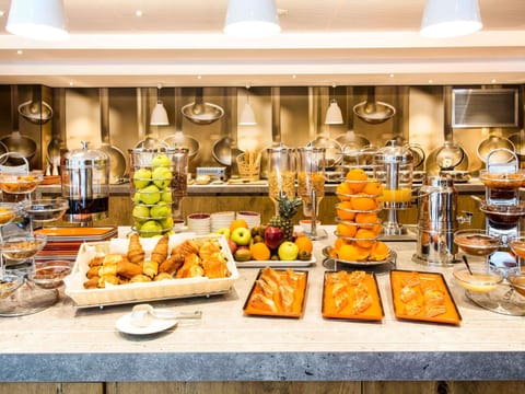 Daily buffet breakfast for a fee