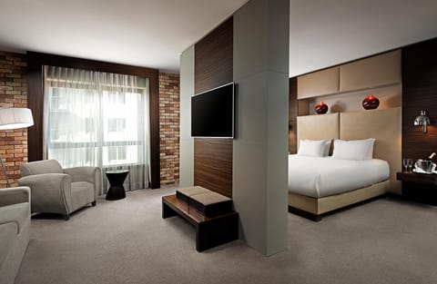 Suite | Premium bedding, pillowtop beds, in-room safe, desk
