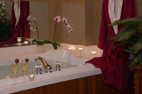 Honeymoon Double Room, 1 King Bed with Sofa bed, Fireplace, Garden View | Jetted tub