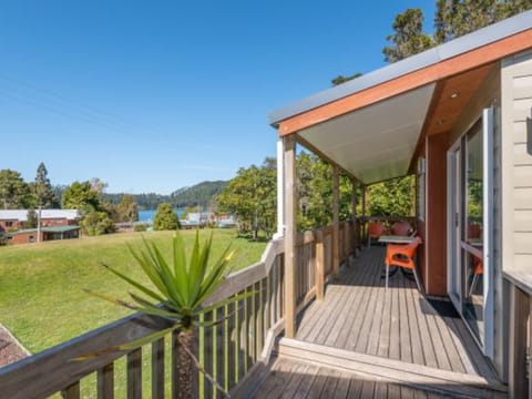 Tikitapu View Motel Room | Iron/ironing board, WiFi, bed sheets