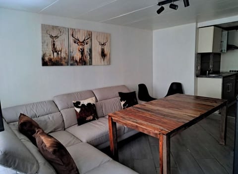 Basic Townhome | Living area