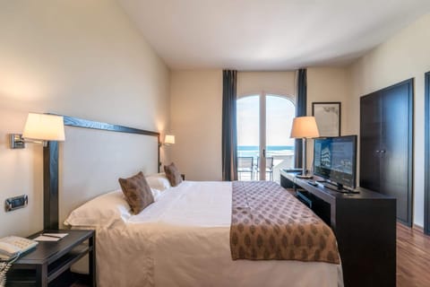 Premium bedding, minibar, in-room safe, individually furnished