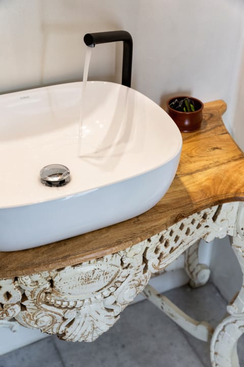 Villa, Poolside | City view