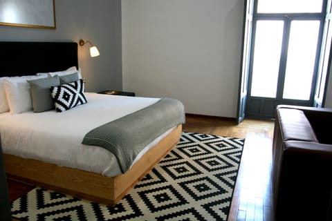 Superior Suite | In-room safe, desk, iron/ironing board, free WiFi