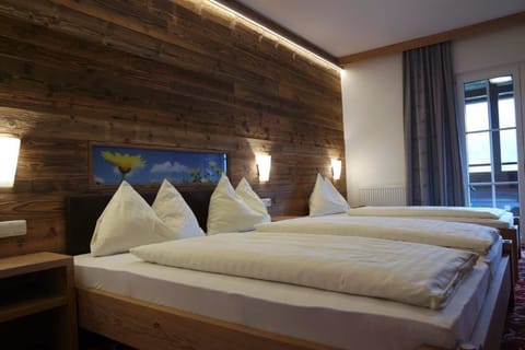 Triple Room | Free WiFi, bed sheets