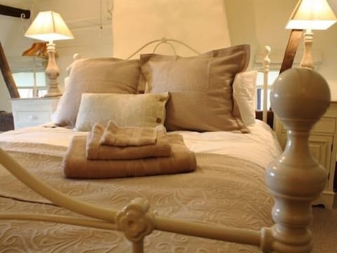 Superior Cottage, Private Bathroom, Garden View (Hannah Scott's)