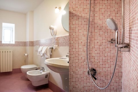 Free toiletries, bathrobes, towels