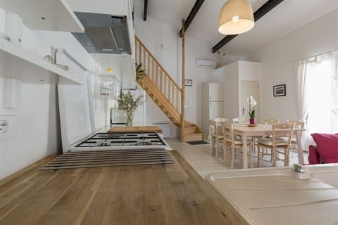 Fridge, coffee/tea maker, electric kettle