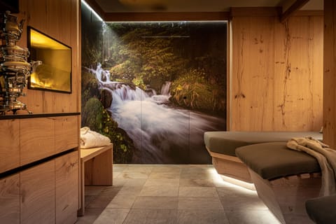 Sauna, hot tub, Turkish bath, body treatments, body wraps, body scrubs