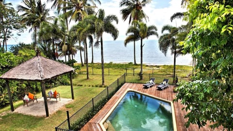 2 outdoor pools