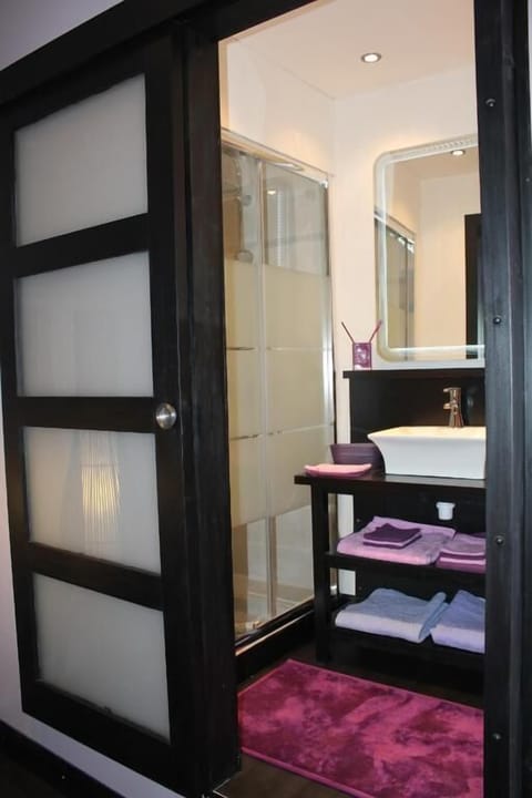Superior Double Room, Private Bathroom | Bathroom