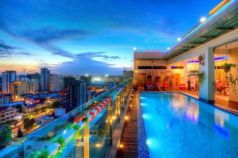 Outdoor pool, sun loungers