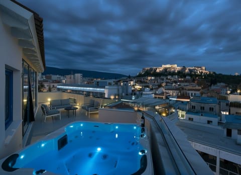 Junior Suite (Panoramic Acropolis View) | Hypo-allergenic bedding, minibar, in-room safe, desk