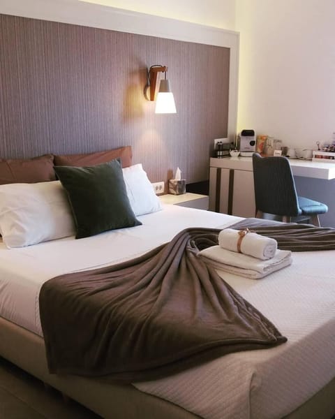 In-room safe, desk, laptop workspace, soundproofing
