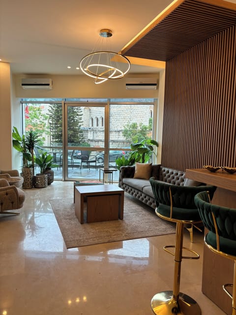 Lobby lounge