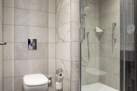 Hilton, Superior Room, 1 King Bed | Bathroom shower