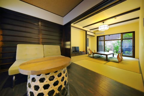 Townhouse One House Charter | Living area | LCD TV, DVD player, computer