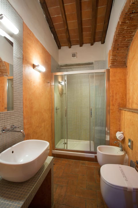 Frette Italian sheets, down comforters, free minibar, in-room safe