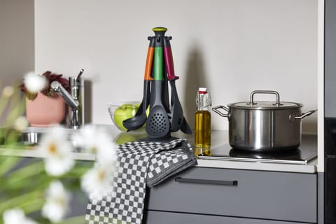 Basic Studio, 1 Queen Bed | Private kitchen | Fridge, microwave, oven, stovetop