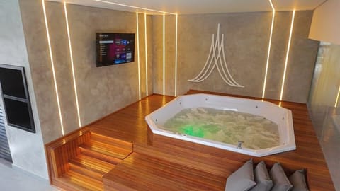 Indoor spa tub