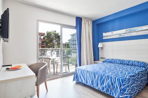 Double Room (1 Adult) | Minibar, in-room safe, desk, WiFi (free)