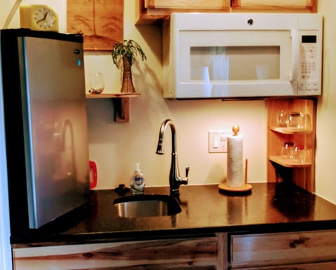 Laguna Beach | Private kitchen | Shared fridge, microwave, coffee/tea maker