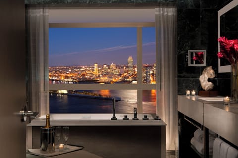 Presidential Suite, 1 King Bed | Bathroom | Eco-friendly toiletries, hair dryer, towels, soap