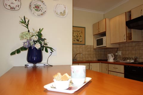 Deluxe Lavender Apartment | Private kitchen | Coffee/tea maker, electric kettle