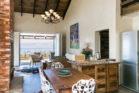 Luxury Apartment, 1 Bedroom, Non Smoking, Lagoon View (Lookout) | Living area | TV