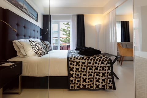 Suite, Balcony (Single Use) | Minibar, in-room safe, blackout drapes, soundproofing