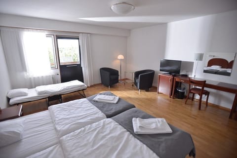 Family Quadruple Room | Premium bedding, down comforters, pillowtop beds, desk