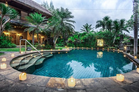 Outdoor pool, pool umbrellas, sun loungers