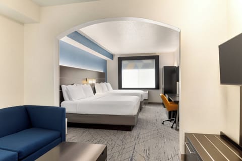 Premium bedding, in-room safe, desk, iron/ironing board