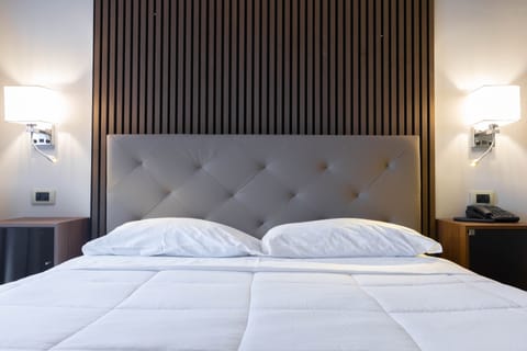 1 bedroom, premium bedding, down comforters, minibar