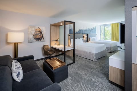 Down comforters, in-room safe, desk, laptop workspace