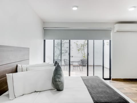 Deluxe Room | Blackout drapes, iron/ironing board (on request), WiFi (free)