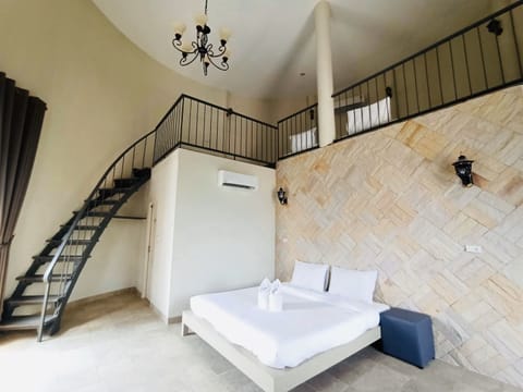 Tower Family / VIP Room | Minibar, desk, soundproofing, free WiFi