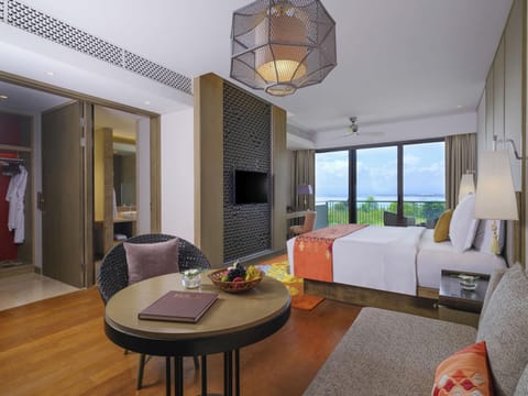 Junior Suite, 1 King Bed | Down comforters, pillowtop beds, in-room safe, desk