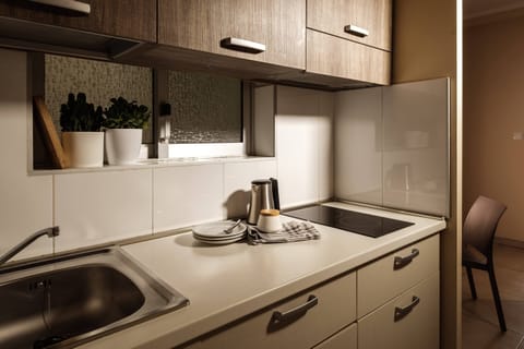 Minibar, in-room safe, desk, laptop workspace