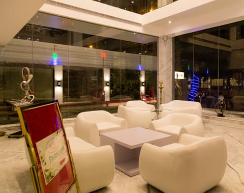 Lobby lounge