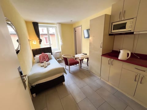 Single Room | In-room safe, soundproofing, free WiFi, bed sheets