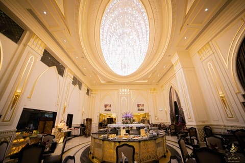 3 restaurants; breakfast, lunch, and dinner served